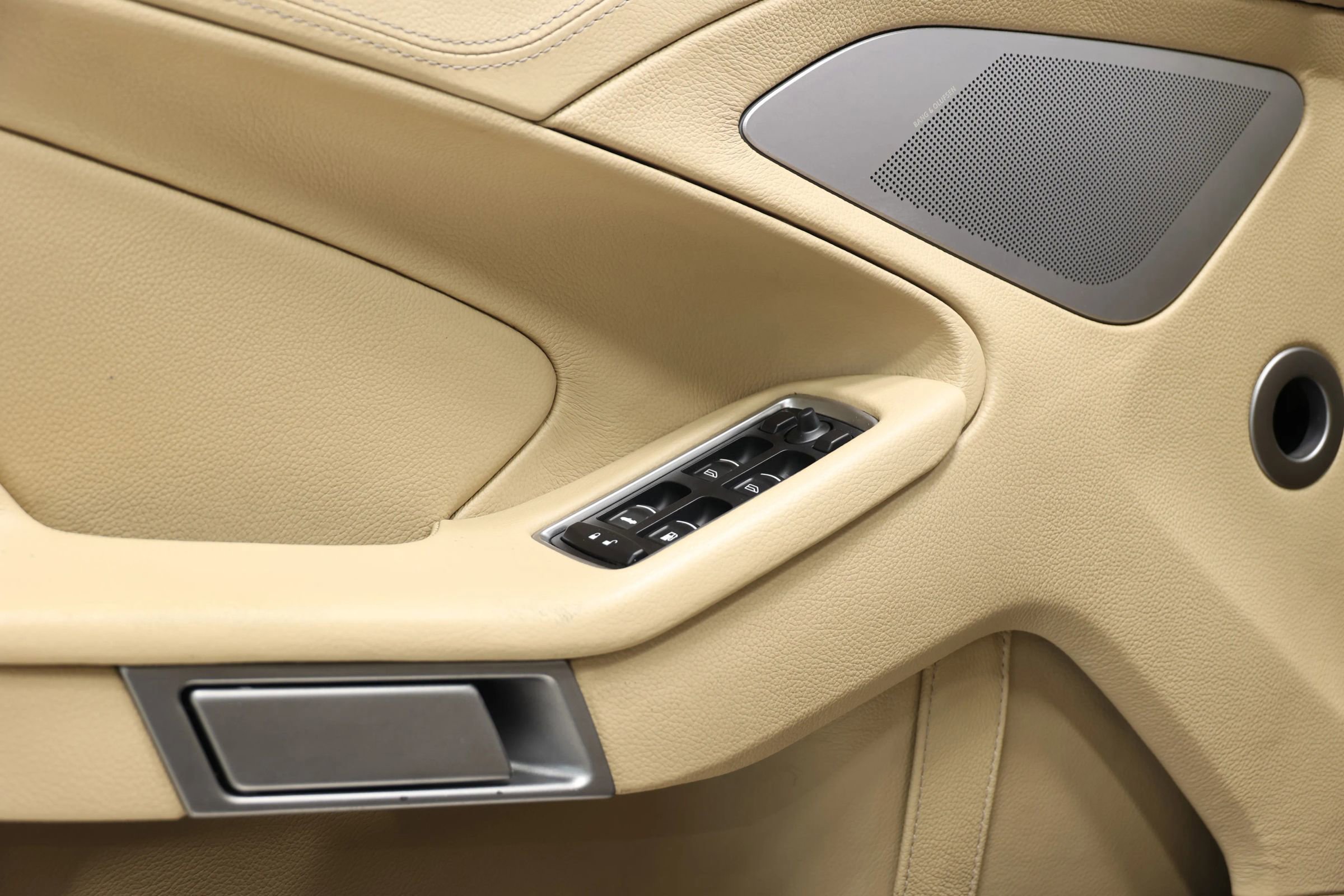 Used 2016 Aston Martin Vanquish Volante image 10