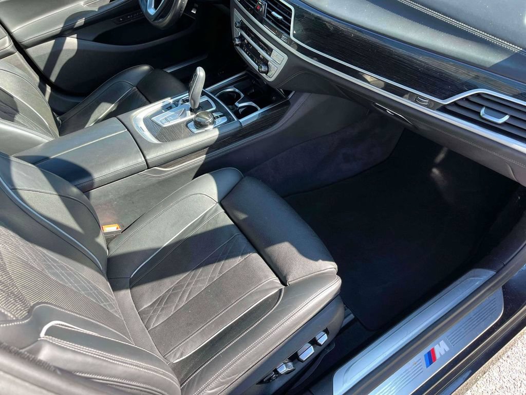 Used 2019 BMW 750i xDrive w/ Executive Package AWD/4WD image 10