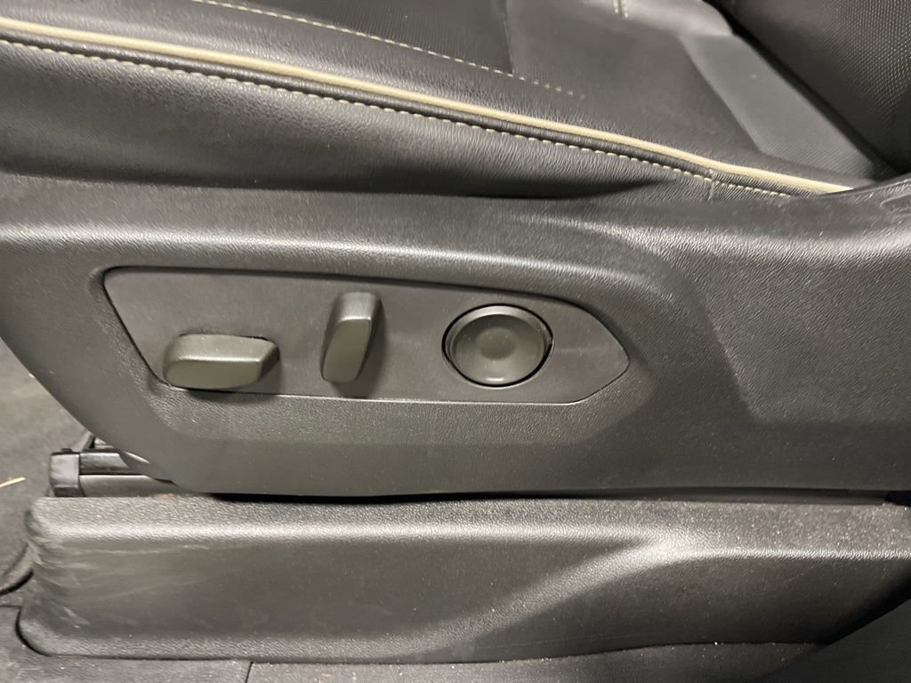 Used 2024 Chevrolet Suburban Premier image 27