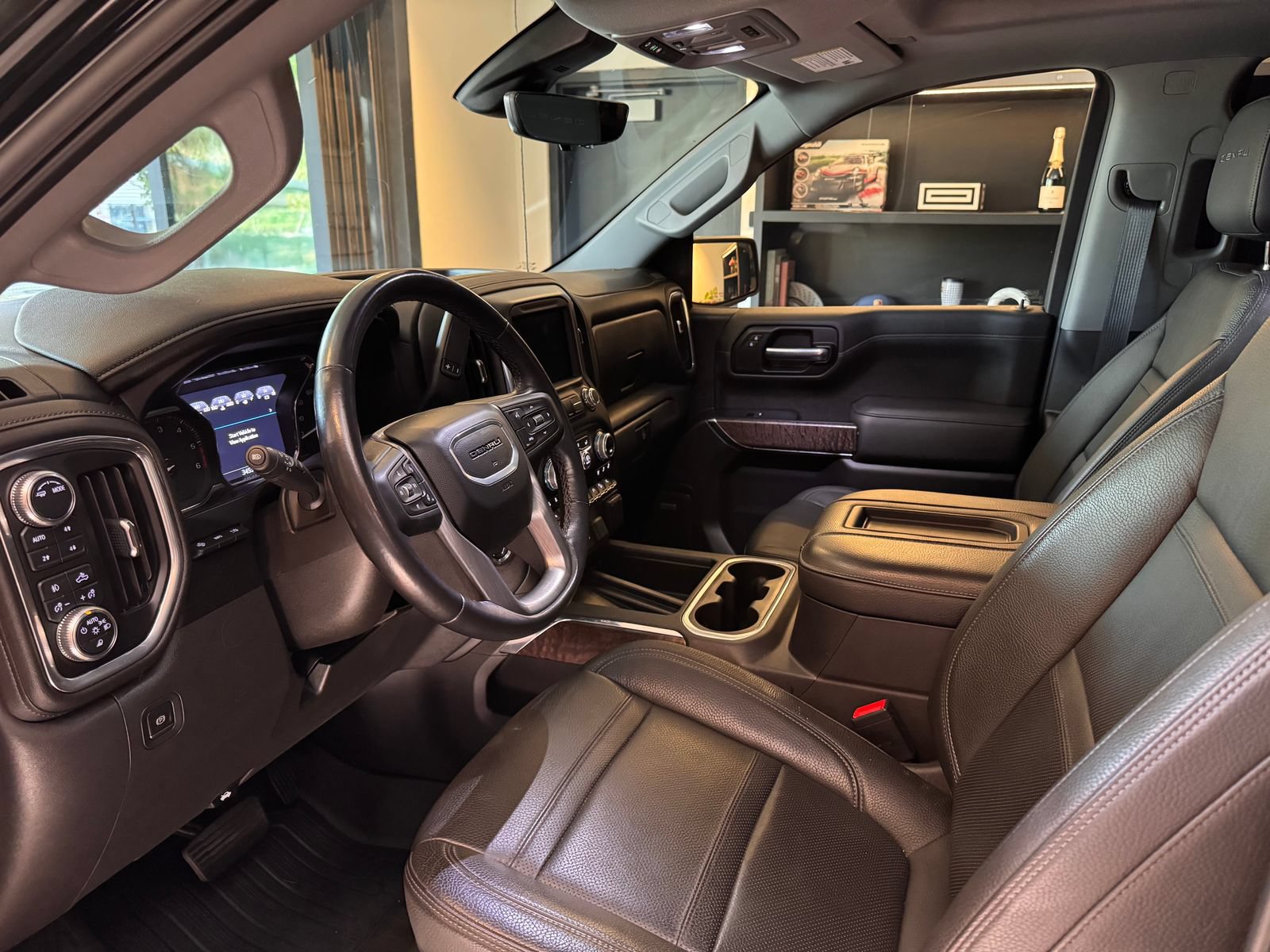 Used 2021 GMC Sierra 1500 Denali w/ Denali Ultimate Package AWD/4WD image 8
