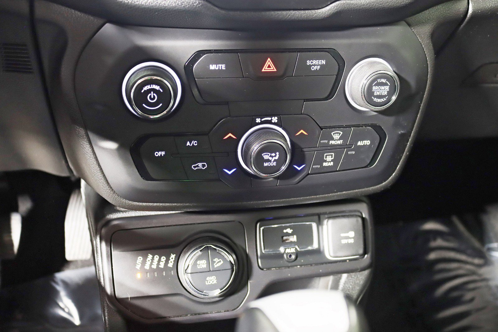 Used 2019 Jeep Renegade Trailhawk AWD/4WD image 23