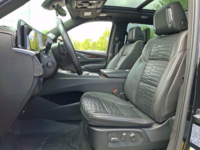 Certified 2023 Cadillac Escalade Sport Platinum w/ LPO, ONYX Package AWD/4WD image 13