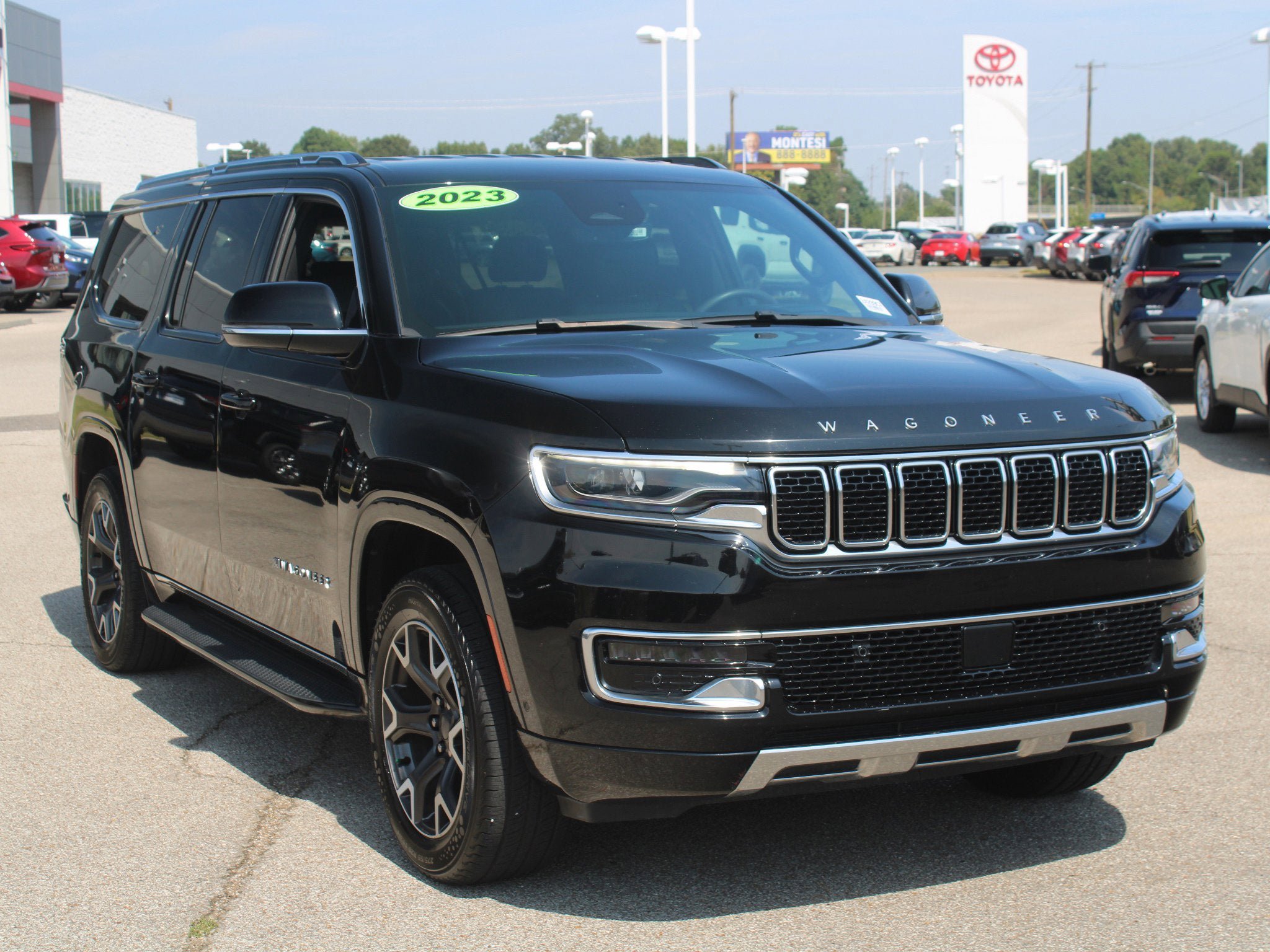 Used 2023 Jeep Wagoneer L Series III w/ Preferred Equipment Group AWD/4WD image 25