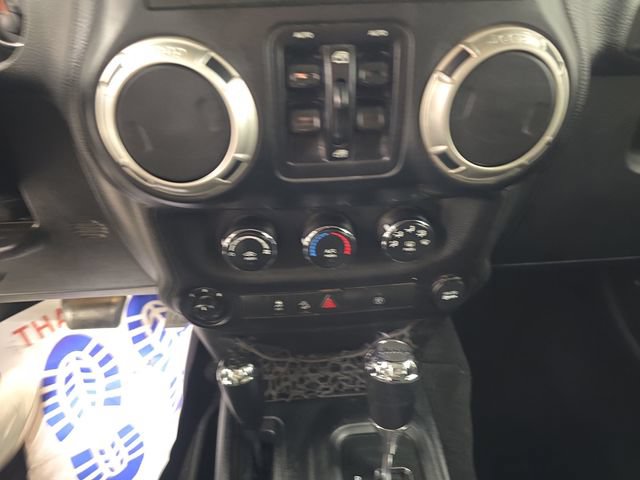 Used 2018 Jeep Wrangler Unlimited Sahara w/ Connectivity Group AWD/4WD image 23