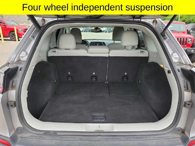 Used 2019 Jeep Cherokee Limited w/ Luxury Group AWD/4WD image 27