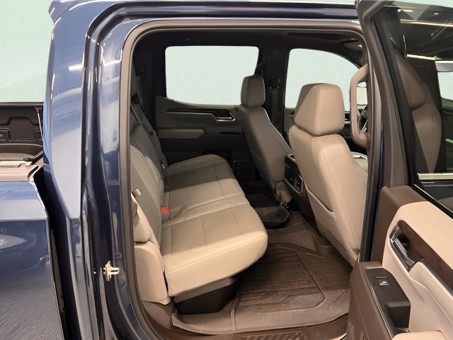 Used 2022 GMC Sierra 1500 SLT w/ SLT Premium Plus Package AWD/4WD image 4