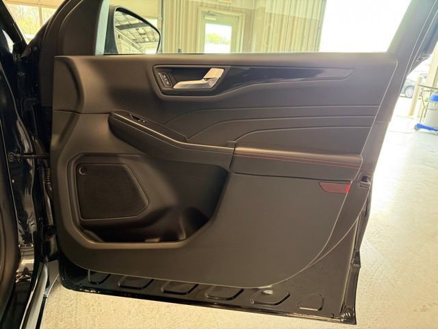 Used 2025 Ford Escape ST-Line w/ Tech Pack #1 AWD/4WD image 9