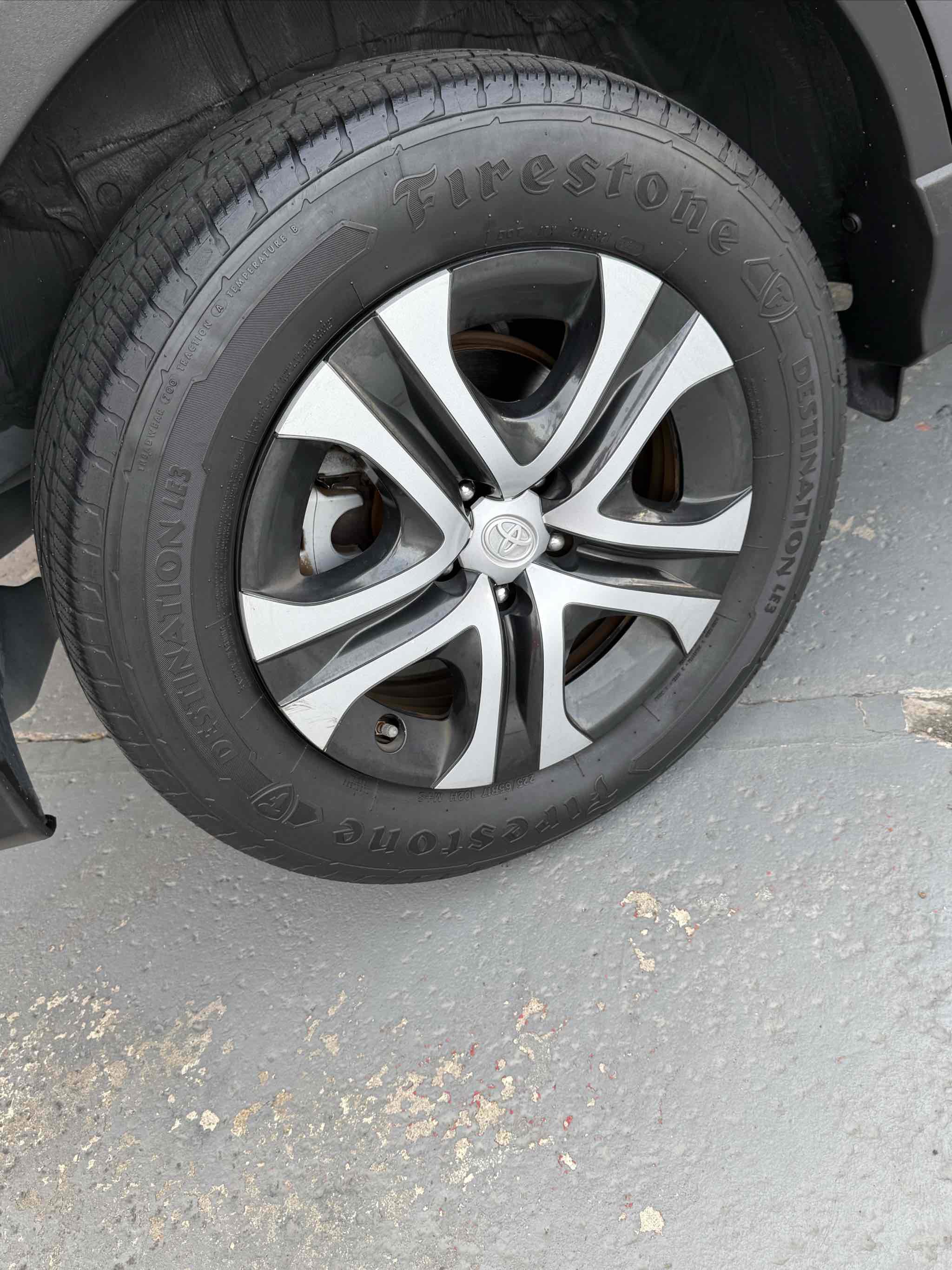 Used 2017 Toyota RAV4 LE image 28