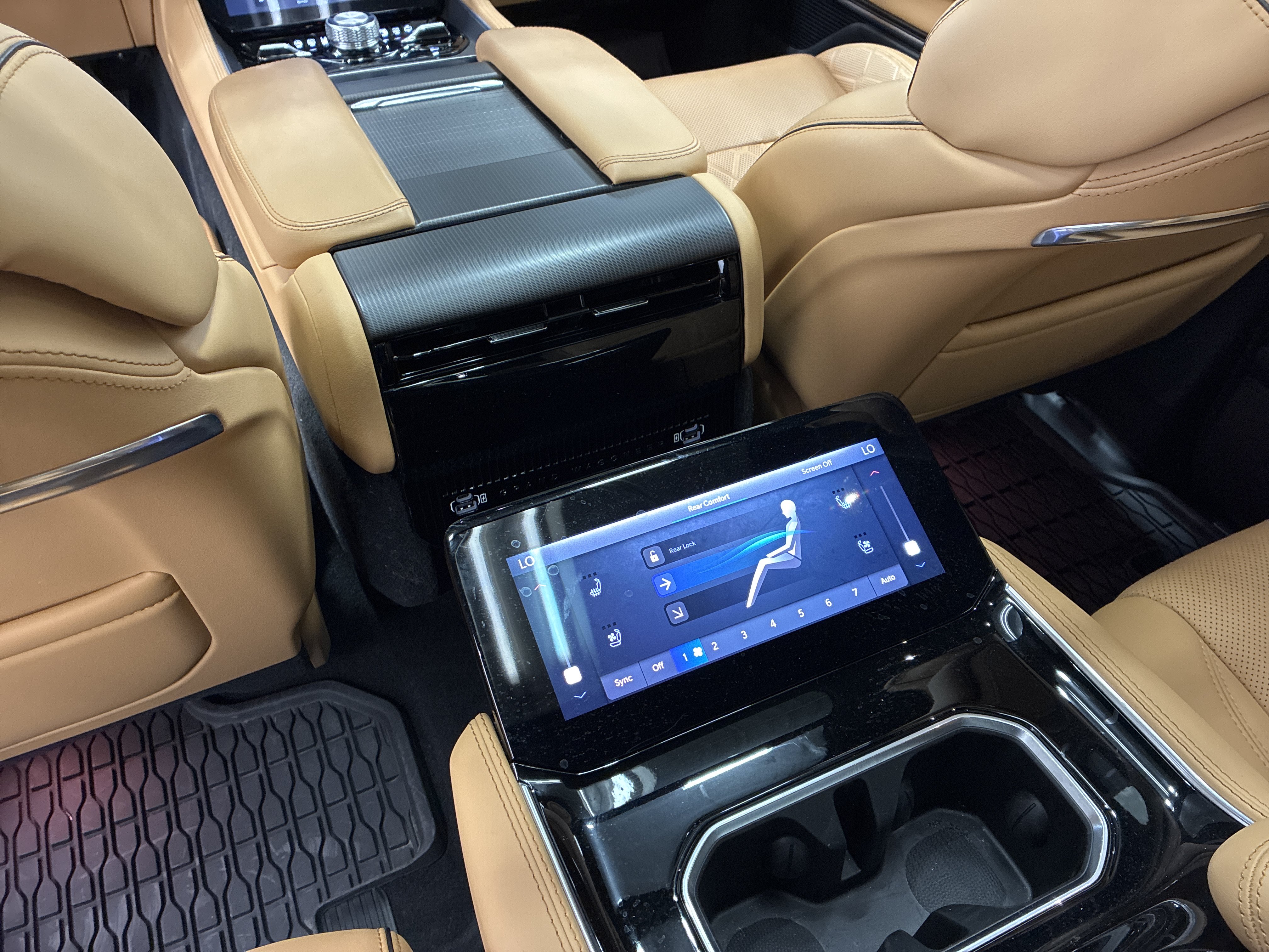 Certified 2025 Jeep Grand Wagoneer L Series III w/ Rear Seat Video Group 1 AWD/4WD image 14
