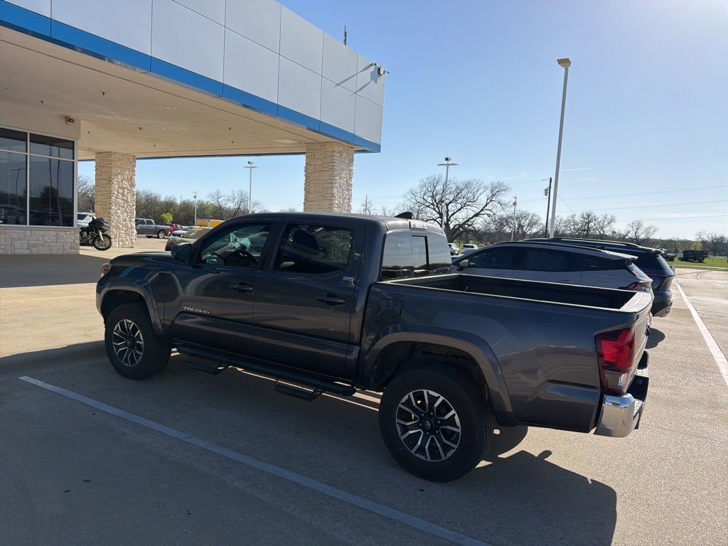 Used 2018 Toyota Tacoma SR5 RWD image 3