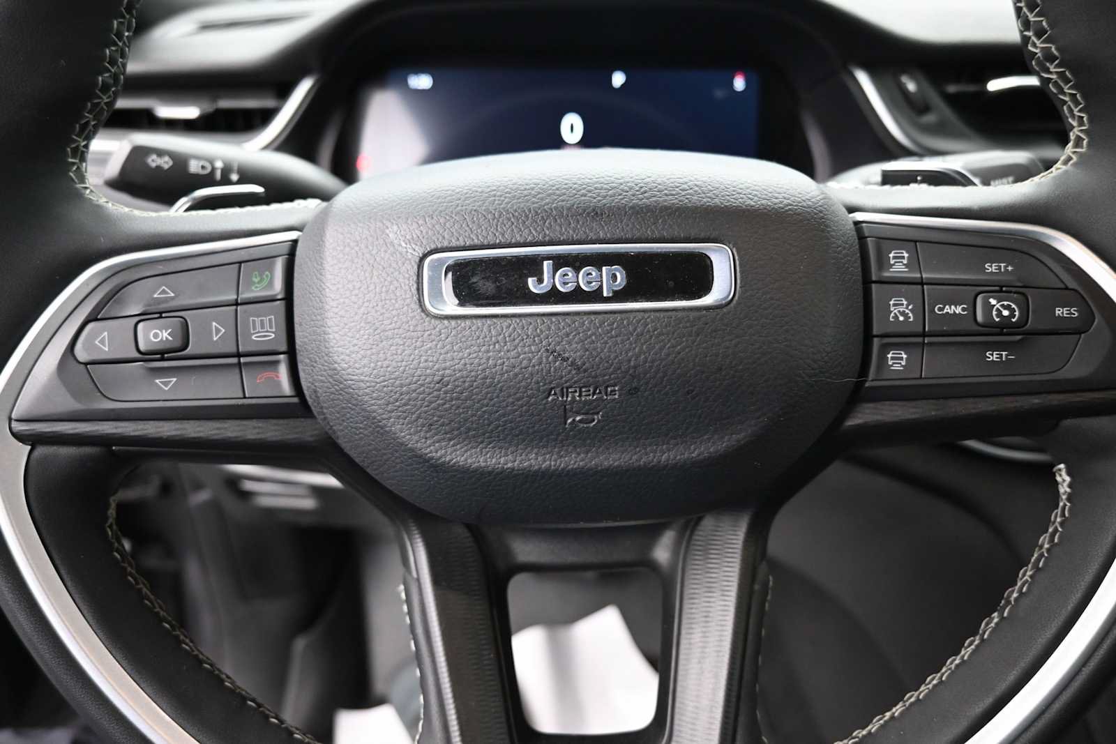 Used 2024 Jeep Grand Cherokee Laredo X w/ Luxury Tech Group I AWD/4WD image 9