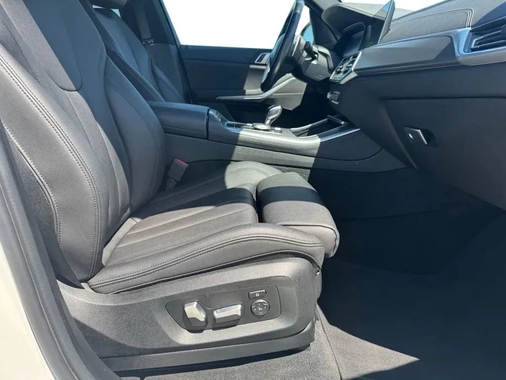 Used 2022 BMW X5 xDrive40i w/ Premium Package AWD/4WD image 14