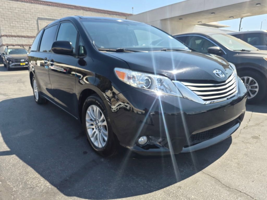 Used 2015 Toyota Sienna XLE w/ XLE Navigation Package image 9