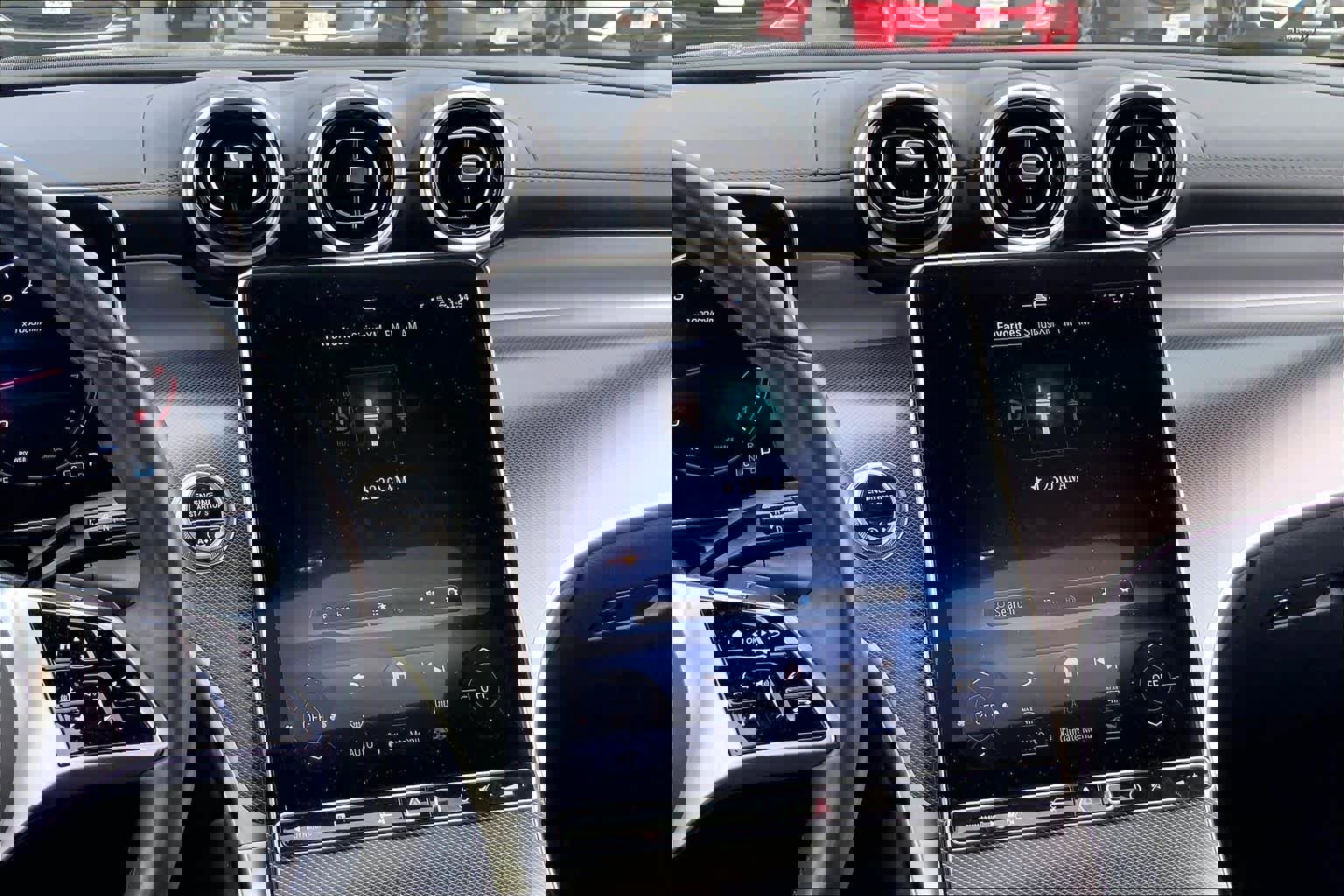 Used 2024 Mercedes-Benz GLC 300 4MATIC image 6