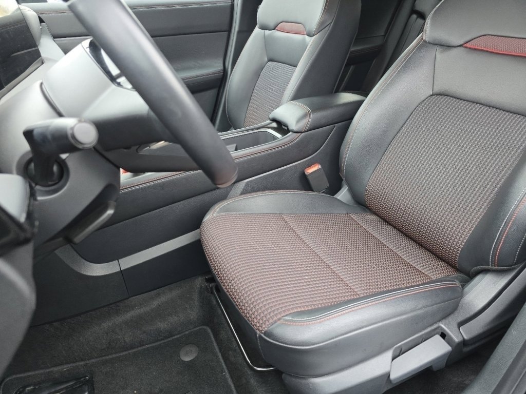 Used 2025 Nissan Kicks SR image 18