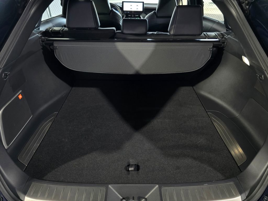 Used 2023 Toyota Venza Limited image 29