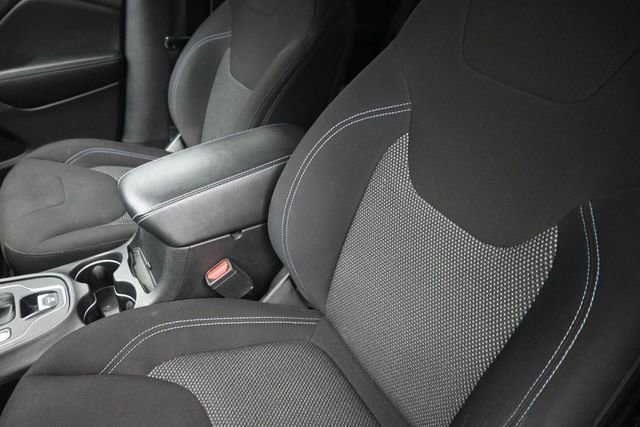Used 2019 Jeep Cherokee Latitude w/ Cold Weather Group AWD/4WD image 18