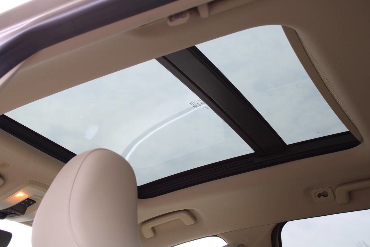 Used 2015 Volvo XC60 T5 Premier image 16