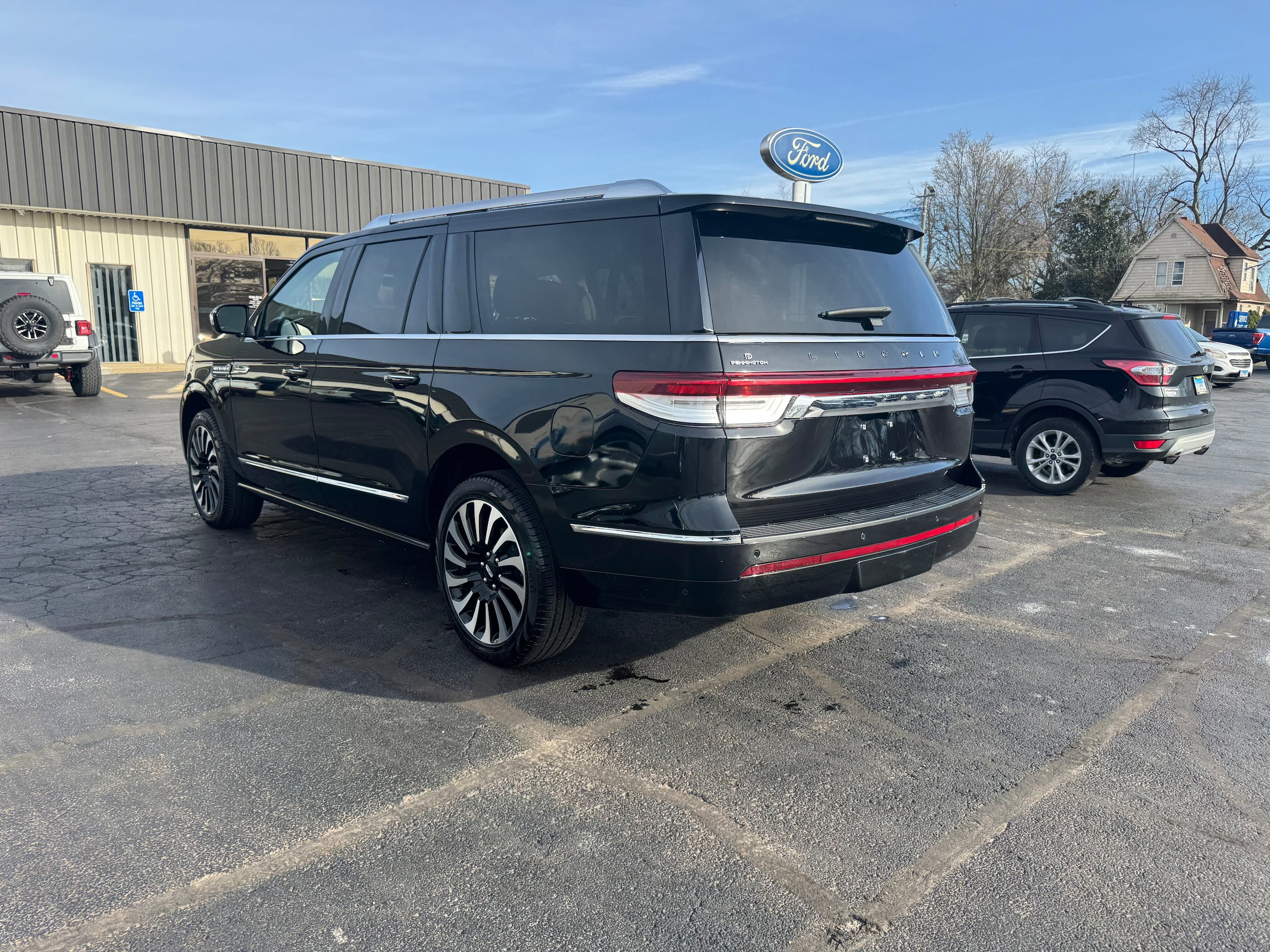 Used 2024 Lincoln Navigator L Black Label AWD/4WD image 3