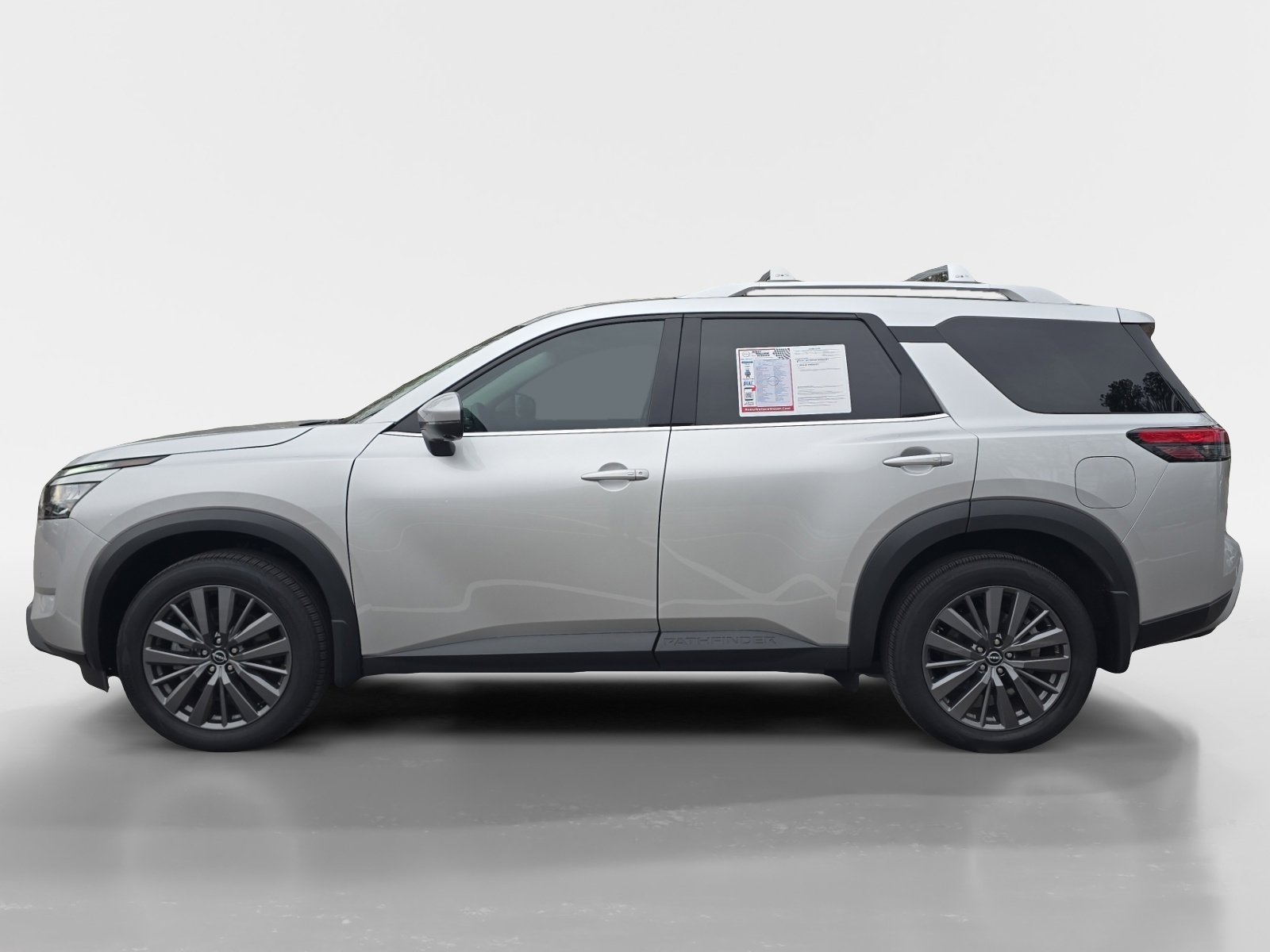 Used 2025 Nissan Pathfinder SL w/ SL Premium Package image 2