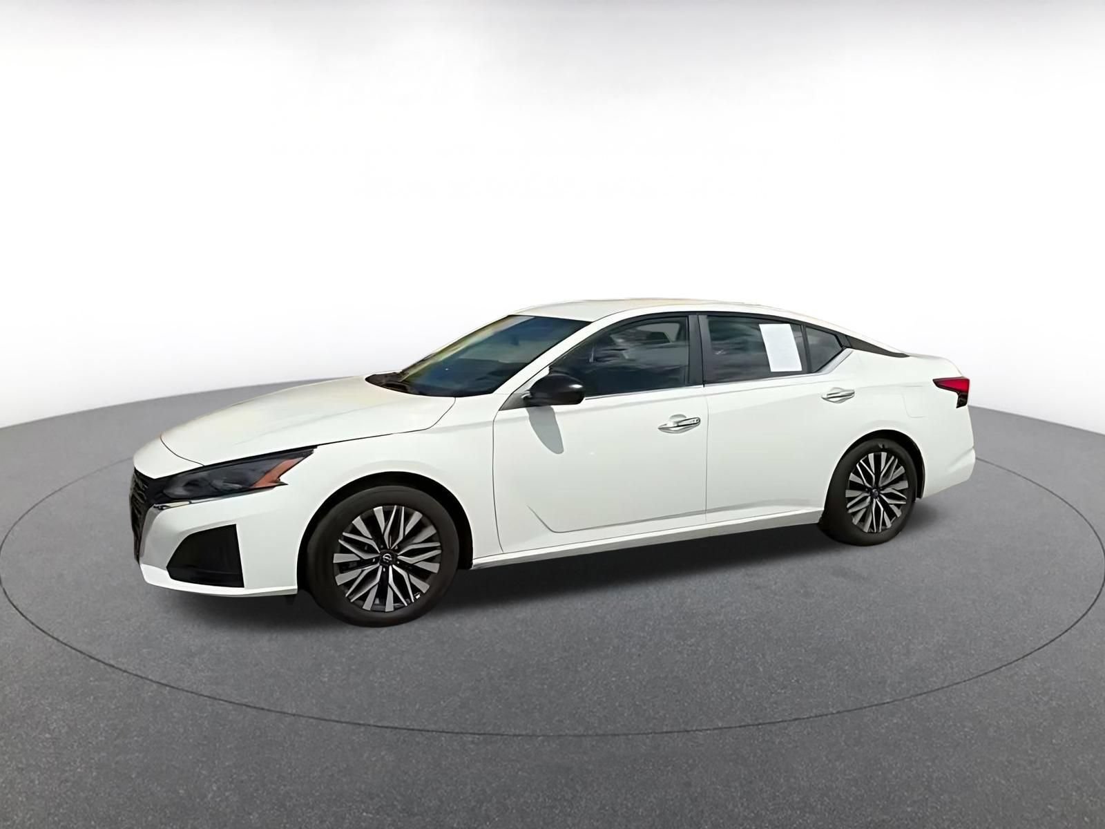 Used 2025 Nissan Altima 2.5 SV FWD image 5