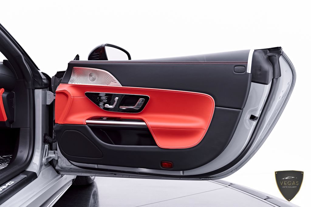 Used 2025 Mercedes-Benz SL 43 AMG w/ Driver Assistance Package image 43