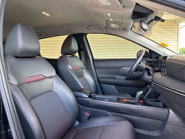 Used 2025 Nissan Kicks SR image 28