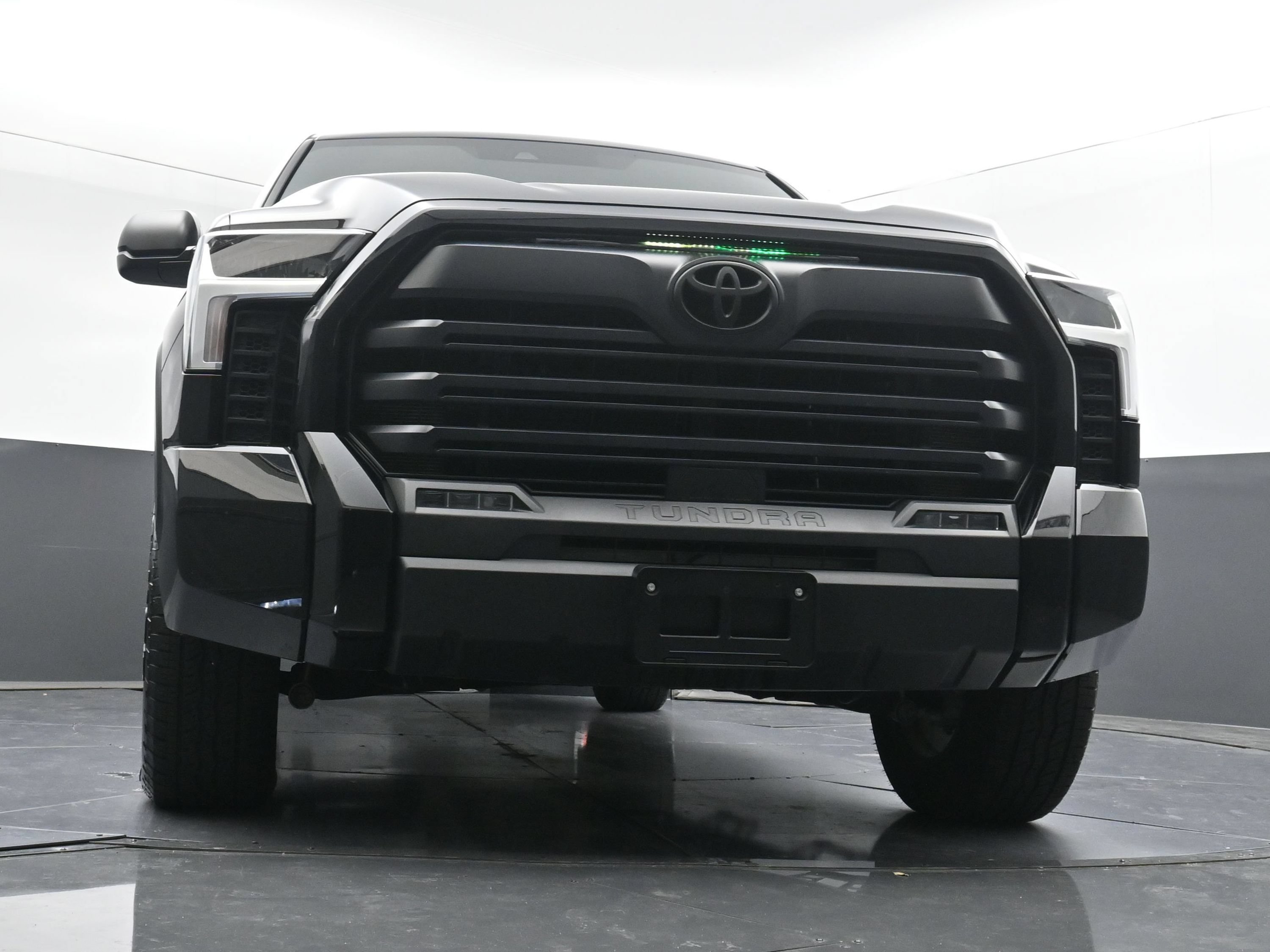 Used 2025 Toyota Tundra SR5 AWD/4WD image 25