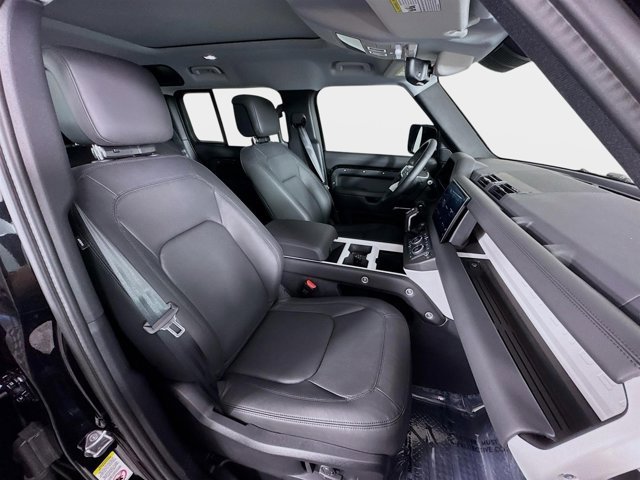 Certified 2025 Land Rover Defender 110 X-Dynamic SE AWD/4WD image 30