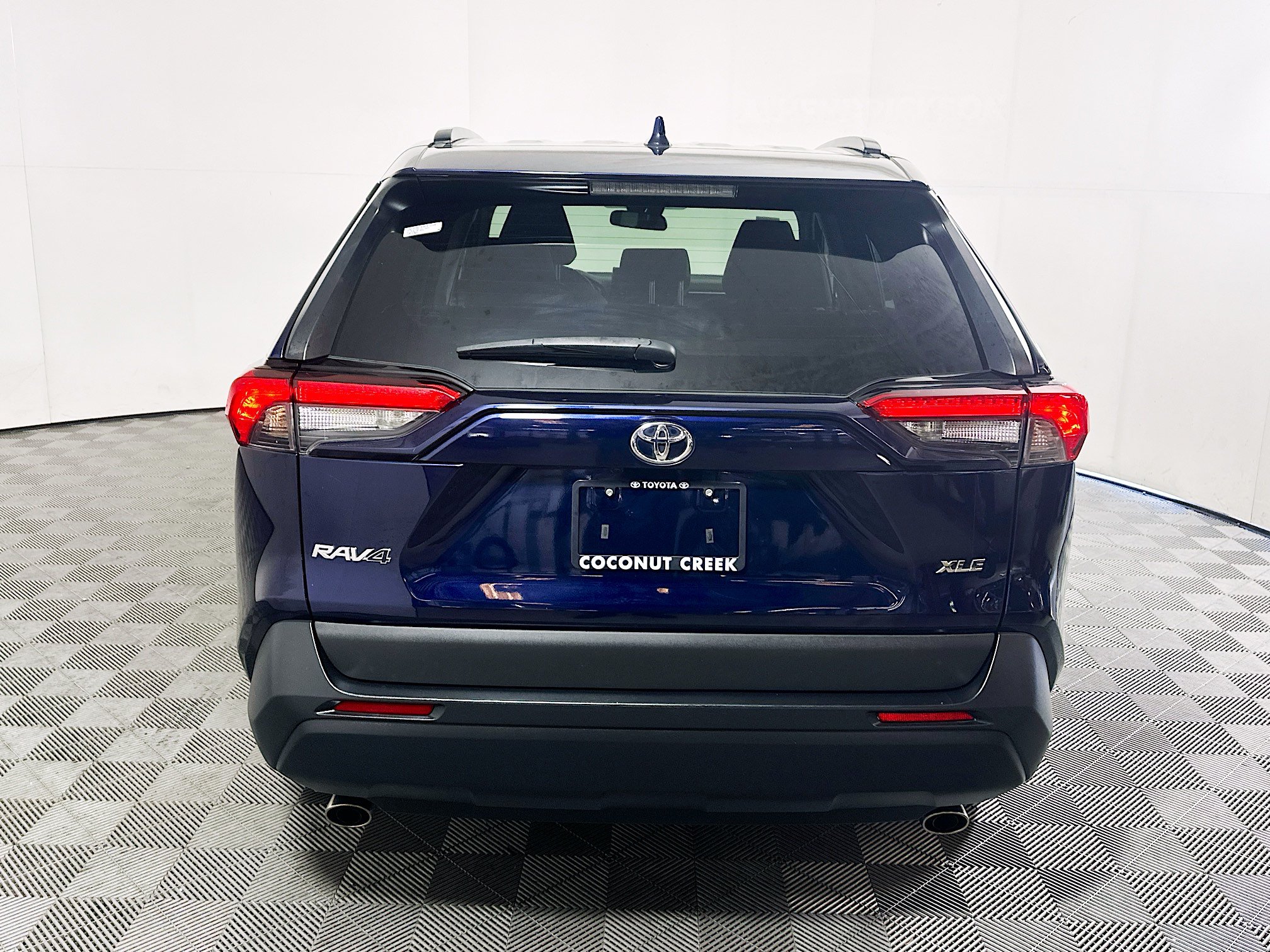 Used 2021 Toyota RAV4 XLE FWD image 4