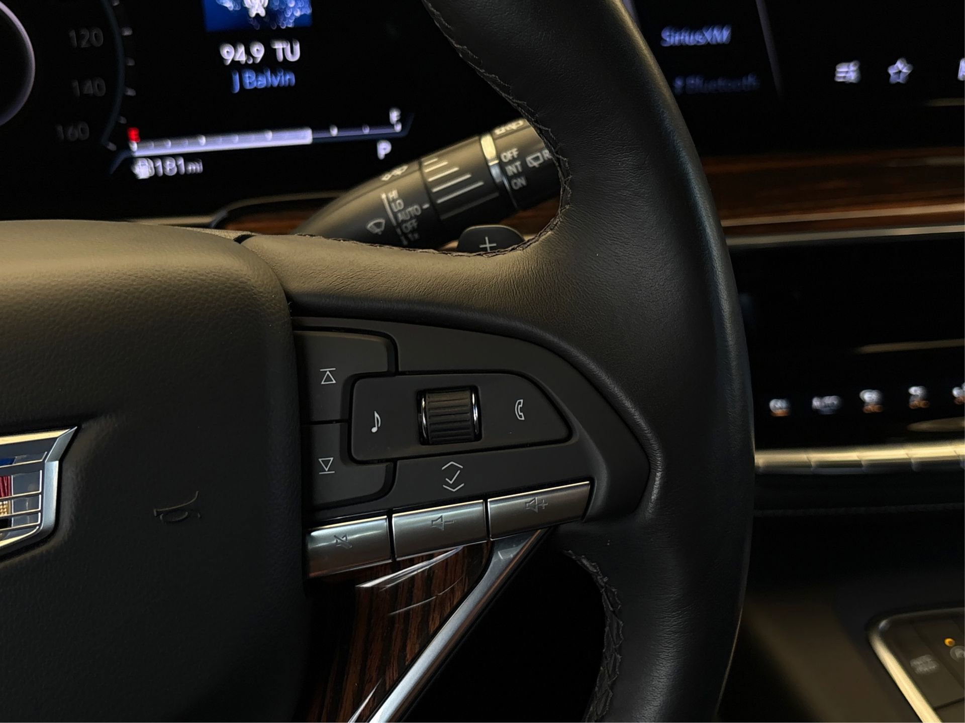 Certified 2022 Cadillac Escalade Luxury image 29