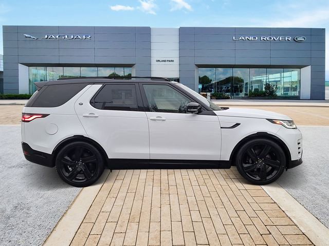 Used 2024 Land Rover Discovery Metropolitan Edition image 8