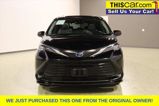 Used 2025 Toyota Sienna XLE image 2