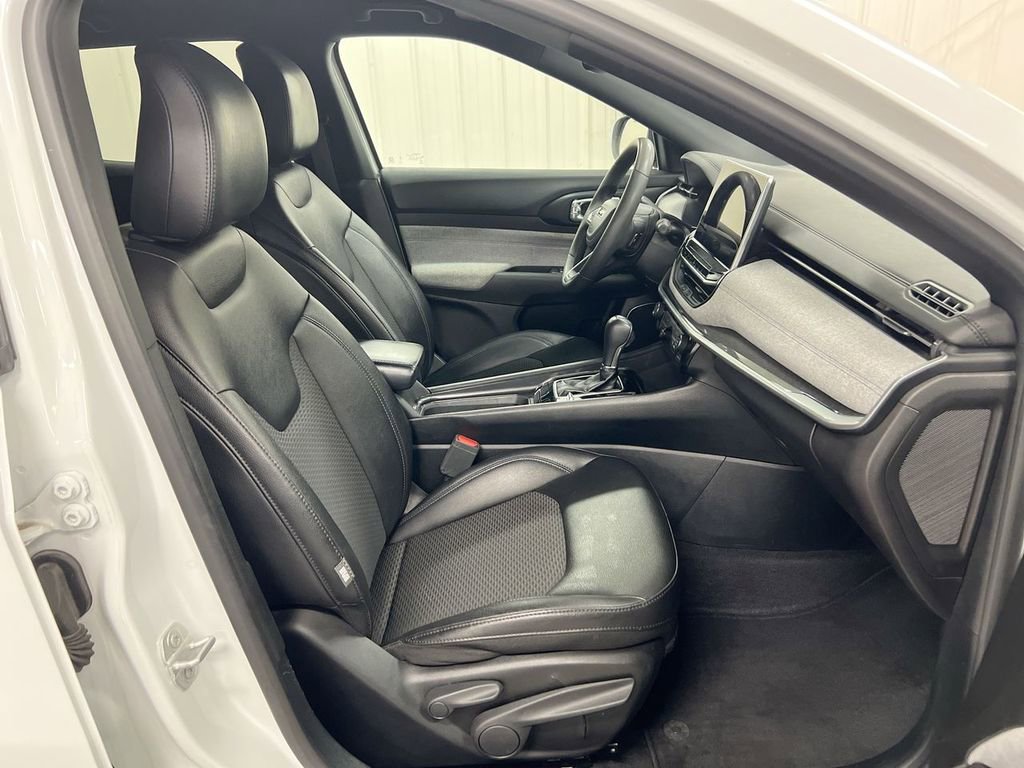 Used 2024 Jeep Compass Latitude image 21