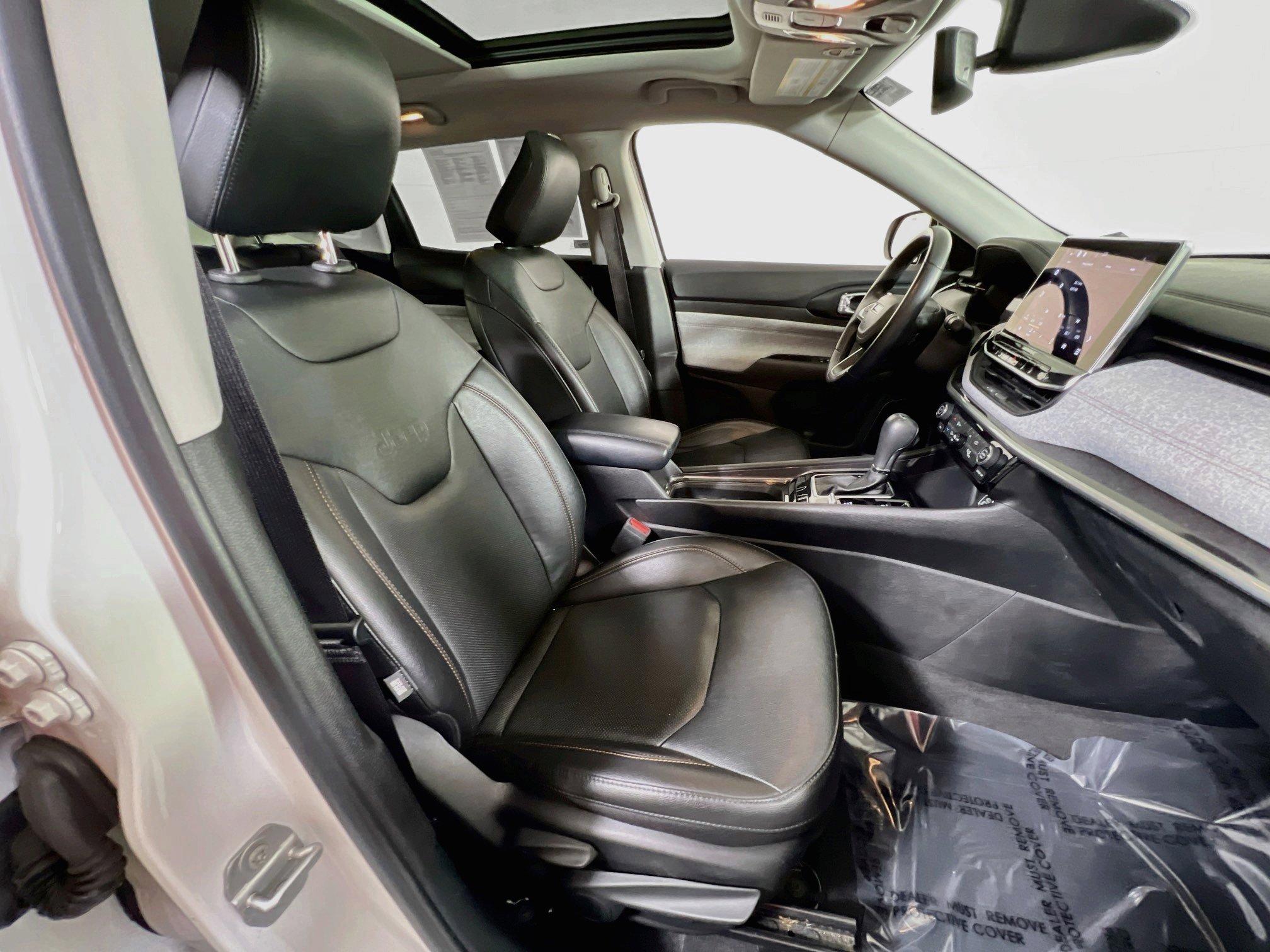 Used 2022 Jeep Compass Latitude w/ Sun and Sound Group AWD/4WD image 27