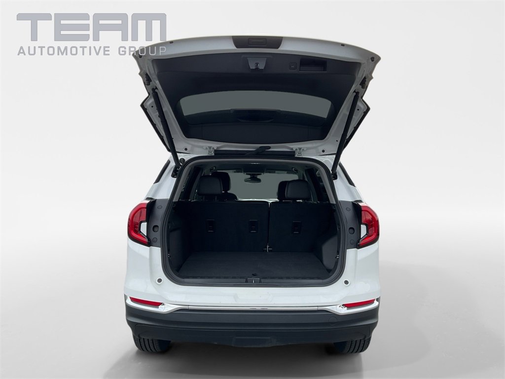 Used 2024 GMC Terrain SLT image 13