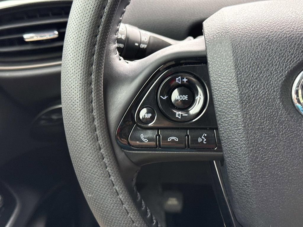 Used 2022 Toyota Prius FWD image 40