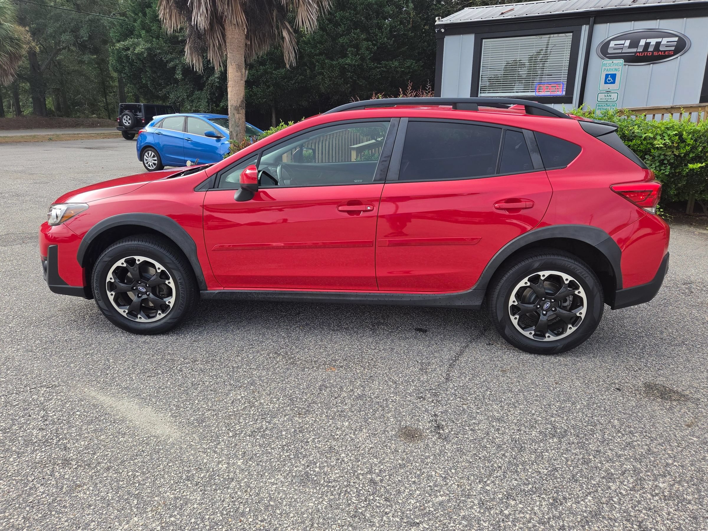Used 2021 Subaru Crosstrek 2.0i Premium w/ Moonroof Package AWD/4WD image 8