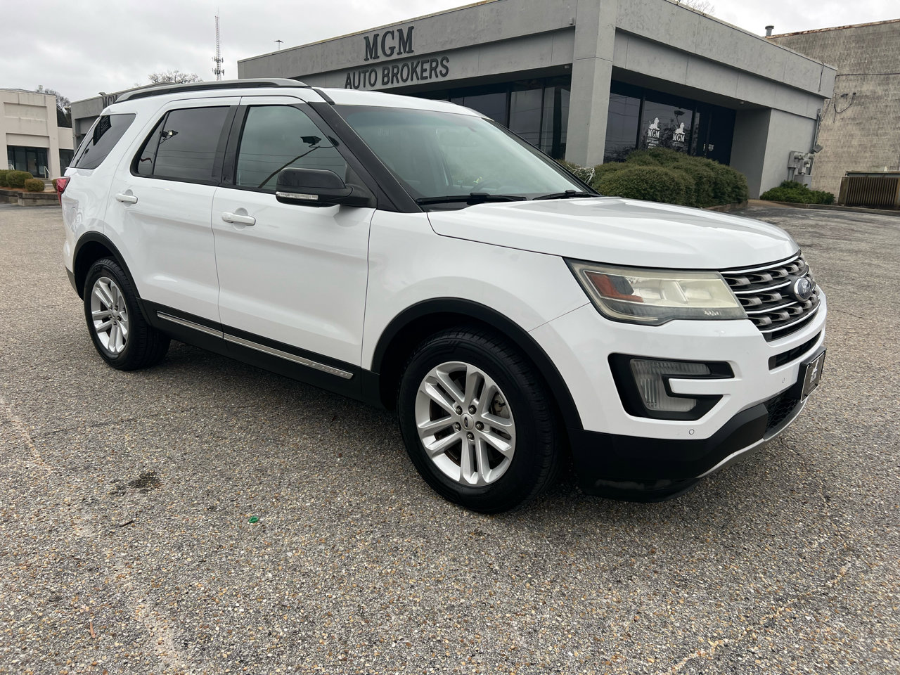 Used 2016 Ford Explorer XLT w/ Equipment Group 202A image 23