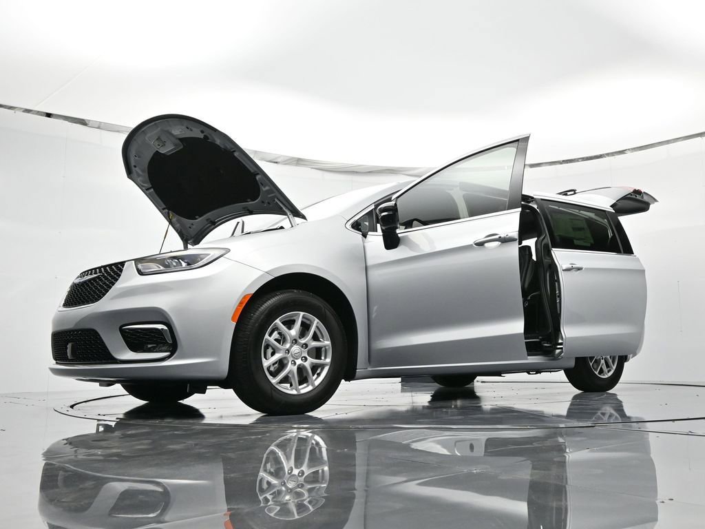 New 2026 Chrysler Pacifica Select image 31
