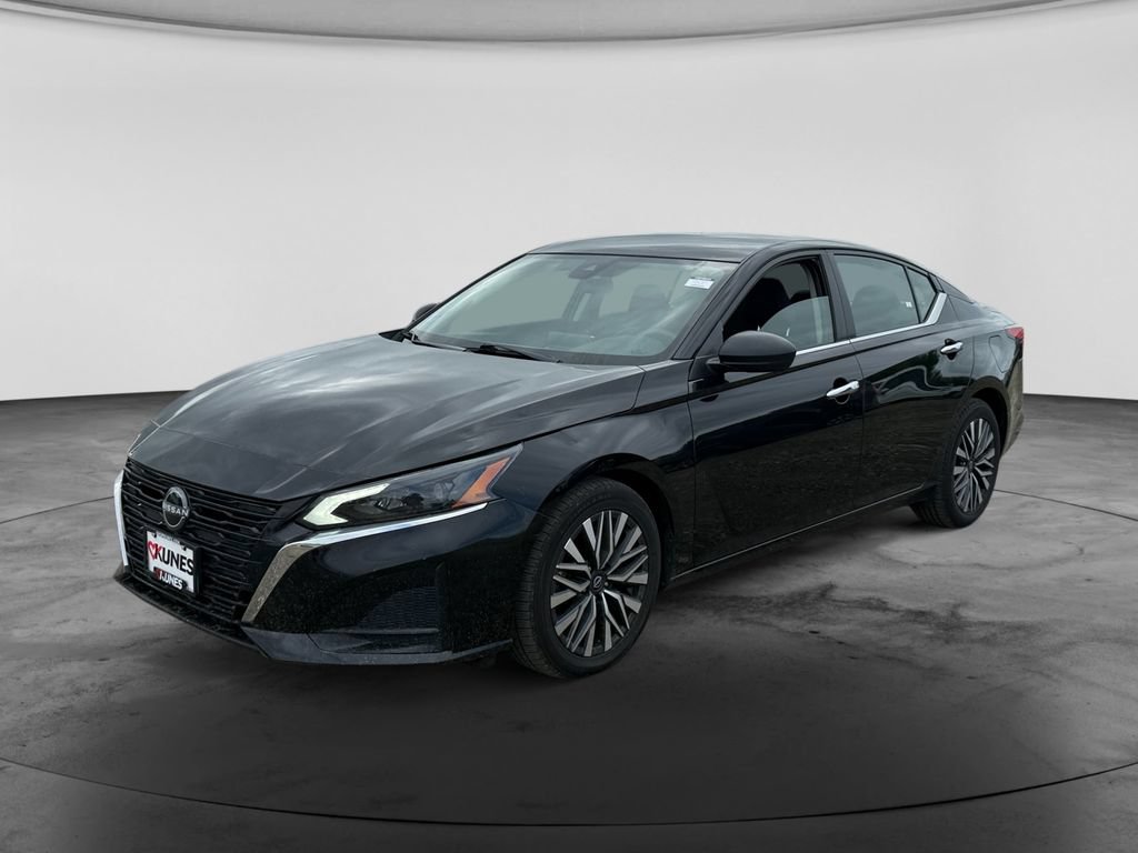 Used 2024 Nissan Altima 2.5 SV FWD image 4