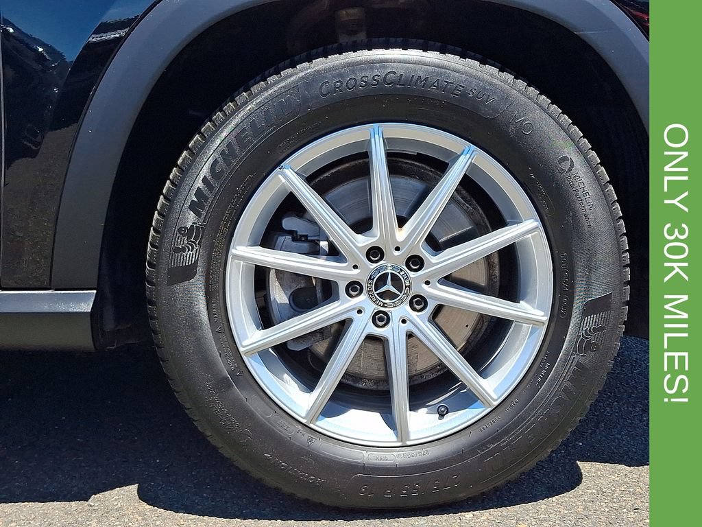 Used 2025 Mercedes-Benz GLE 350 4MATIC w/ Driver Assistance Package image 8