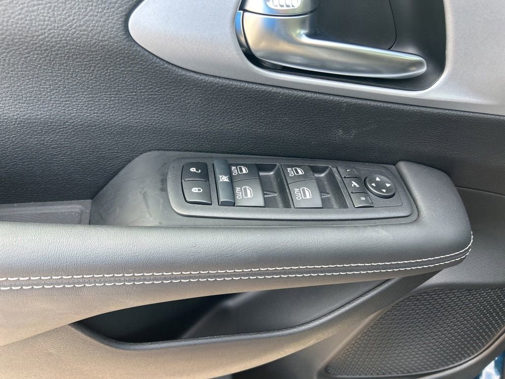 New 2025 Chrysler Pacifica Limited image 37