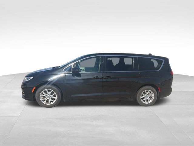 Used 2024 Chrysler Pacifica Touring-L FWD image 6