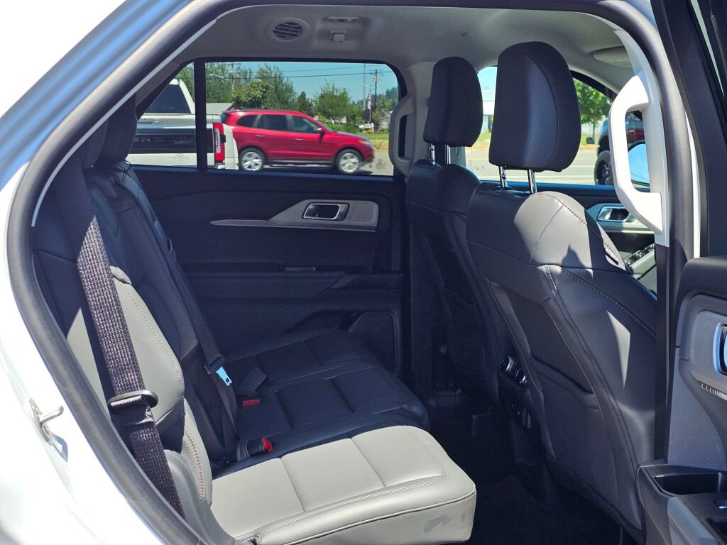 Certified 2025 Ford Explorer Active w/ Active Comfort Package AWD/4WD image 13