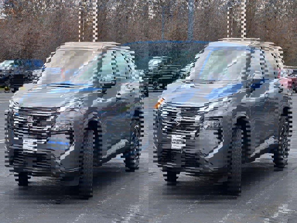 Used 2025 Nissan Rogue SV FWD image 5