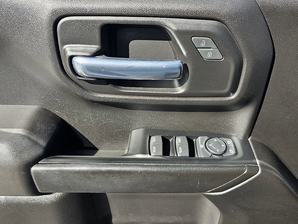 Used 2021 Chevrolet Silverado 1500 Custom w/ Safety Confidence Package image 28