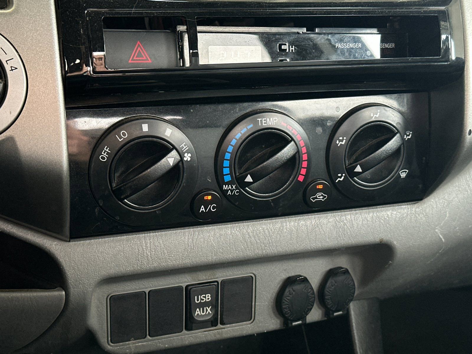 Used 2012 Toyota Tacoma w/ SR5 Pkg image 17