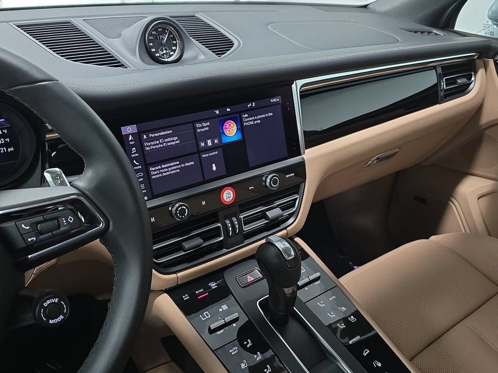 Certified 2025 Porsche Macan S w/ Premium Package Plus AWD/4WD image 15