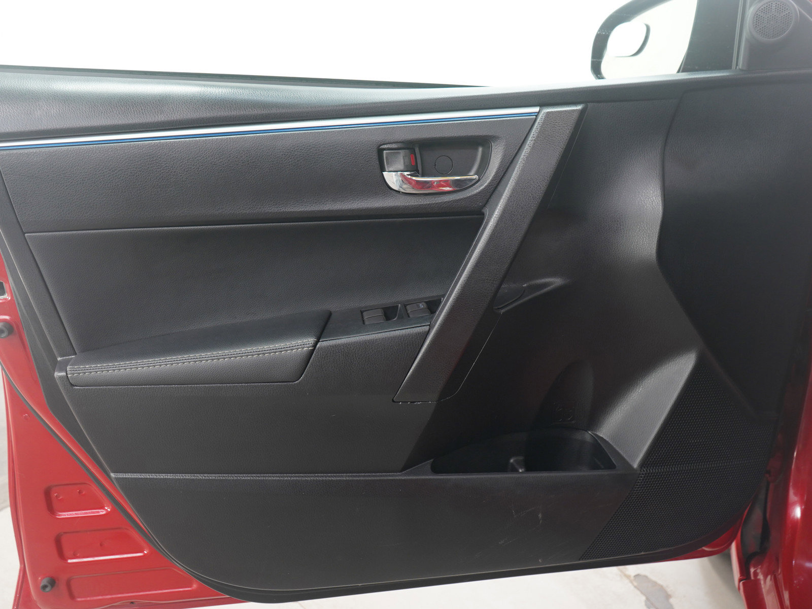 Used 2015 Toyota Corolla S image 19